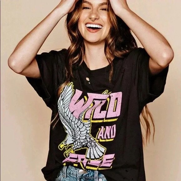 💥🆕Wild & Free Black & Pink Graphic Tee M🆕 - Picture 1 of 4